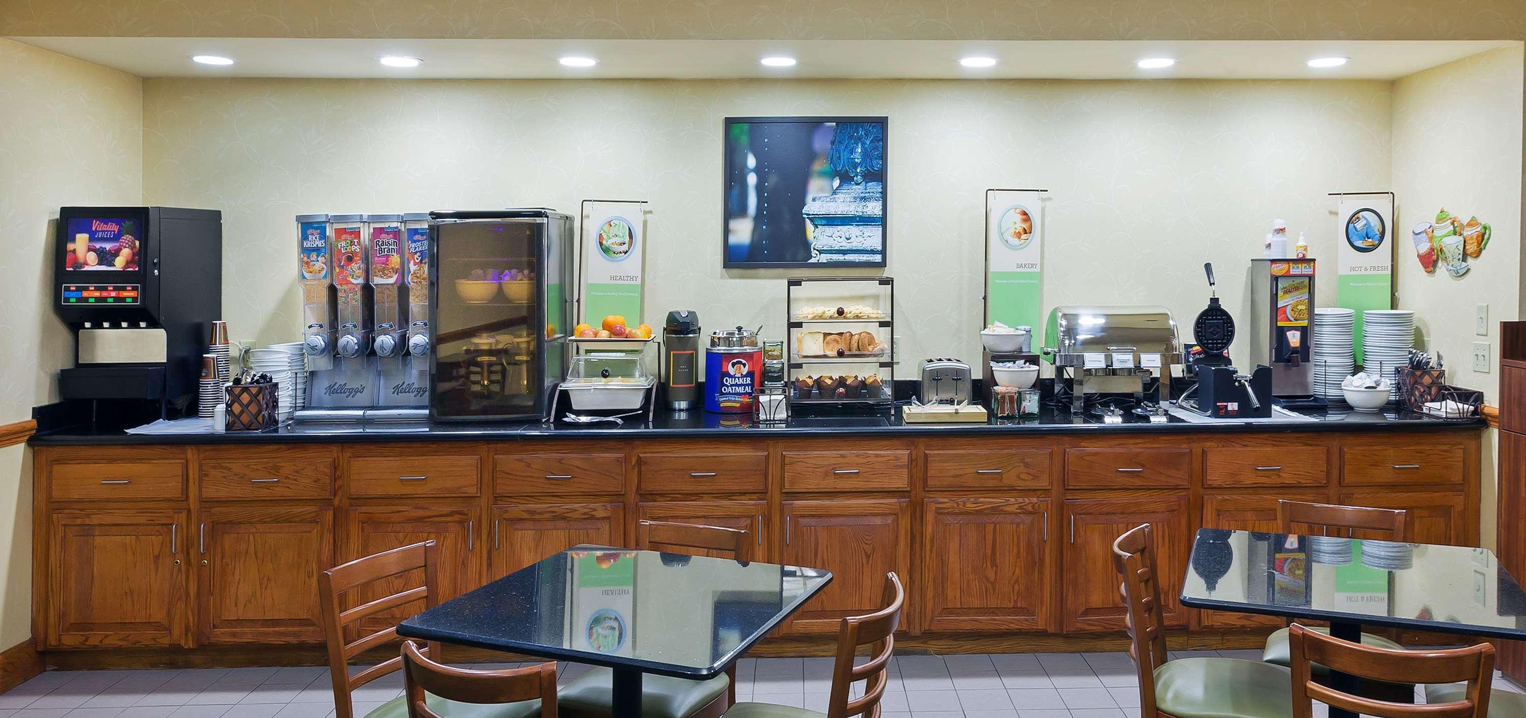 Country Inn & Suites By Radisson, Oklahoma City At Northwest Expressway, Ok Ресторант снимка