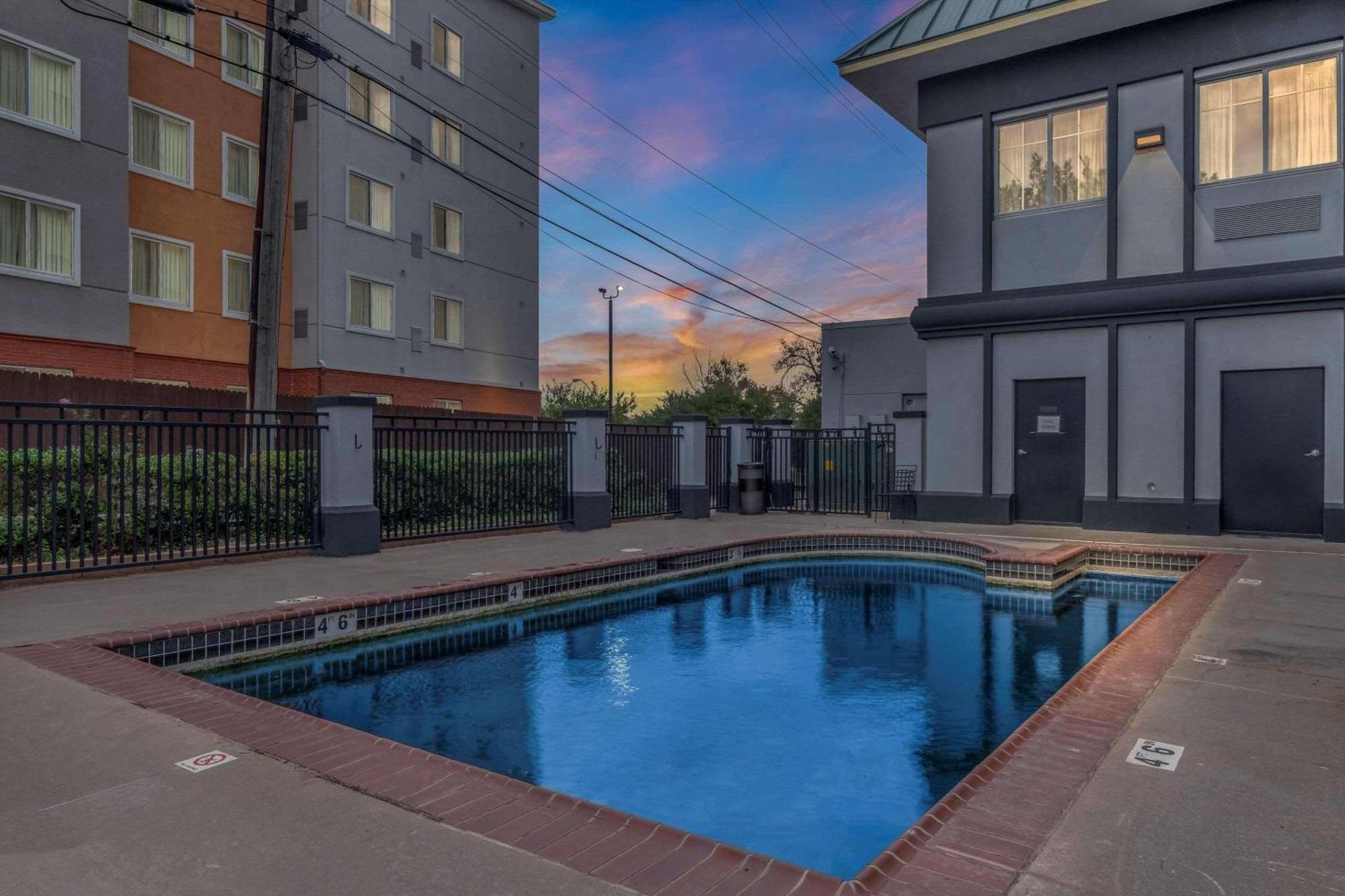 Country Inn & Suites By Radisson, Oklahoma City At Northwest Expressway, Ok Екстериор снимка